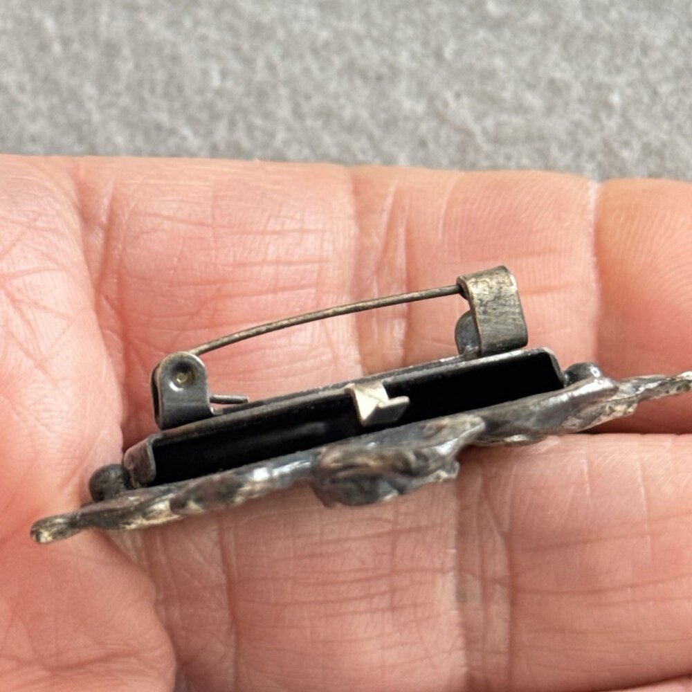 Vintage Heart Shaped Pewter Photo Frame Brooch Valentine Pin Rose Ornate Detail - Picture 3 of 6